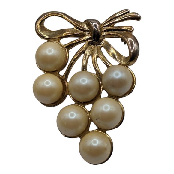 Vintage Gold Tone Faux Pearl Cluster Brooch Pin 2" Bunch of Grapes Bow - Picture 2 of 7